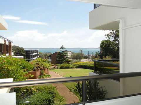 17 'The Commodore' 9-11 Donald Street - Pleasant Unit With Open Plan Living - Tourism Bookings 0