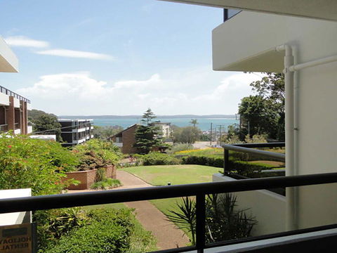 17 'The Commodore' 9-11 Donald Street - Pleasant Unit With Open Plan Living - Tourism Bookings 1