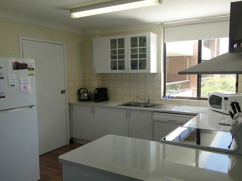 17 'The Commodore' 9-11 Donald Street - Pleasant Unit With Open Plan Living - Tourism Bookings 3
