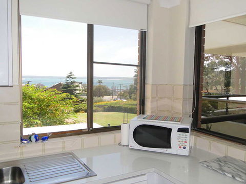17 'The Commodore' 9-11 Donald Street - Pleasant Unit With Open Plan Living - Tourism Bookings 2