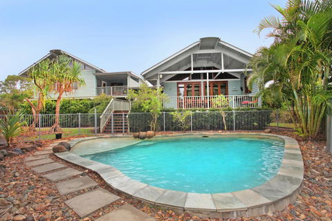 18 Northbeach Place, Mudjimba Beach - Pet Friendly, Linen Included, WIFI - Tourism Bookings 1