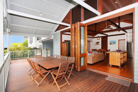 18 Northbeach Place, Mudjimba Beach - Pet Friendly, Linen Included, WIFI - Tourism Bookings 3