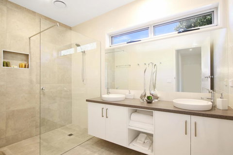 18 On Rayner - Swish Apartment Myrtleford - Accommodation Europe 0