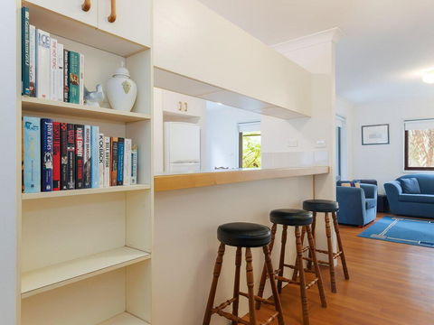 2 'Carindale', 19-23 Dowling Street - Pool, Tennis Court, Close To Town - Tourism Bookings 1