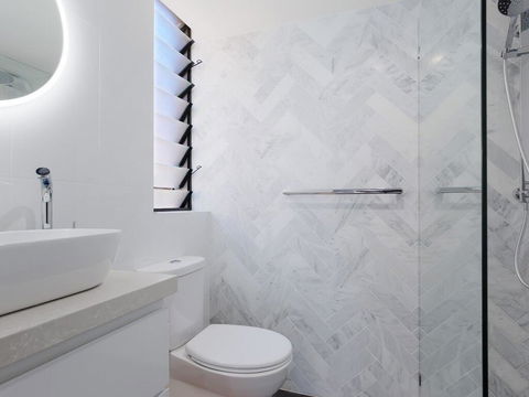 2 'Lanimer' 14 Mitchell Street - Beautiful Waterfront Property With Spectacular Views - Events Australia 3