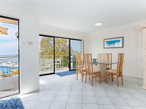 2 'Paradiso', 4 Laman Street - Beautiful Unit With Stunning Water Views & Pool - Tourism Bookings 2