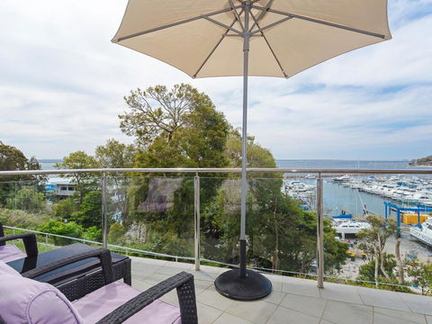2 'Paradiso', 4 Laman Street - Beautiful Unit With Stunning Water Views & Pool - Tourism Bookings 0