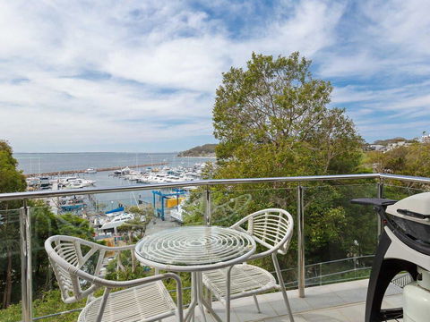 2 'Paradiso', 4 Laman Street - Beautiful Unit With Stunning Water Views & Pool - Tourism Bookings 1