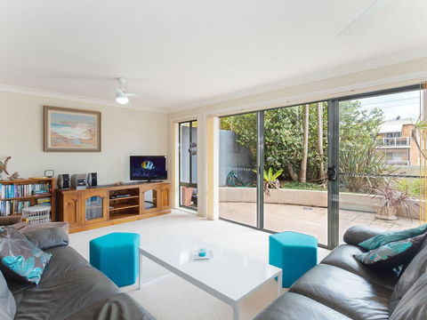 2 'Peninsula Waters' - Three Bedroom Unit With Spacious Private Courtyard & WIFI - Events Australia 3