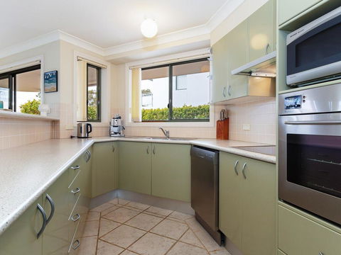 2 'Peninsula Waters' - Three Bedroom Unit With Spacious Private Courtyard & WIFI - Events Australia 0