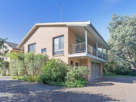 2 'Plattens' 15 Kurrawa Close - Great Duplex So Close To The Water - Tourism Bookings 0