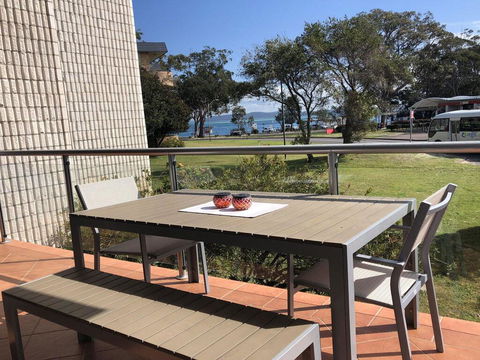 2 'Villa Ellisa', 8-10 Columbia Cl - Beautiful Water Views & Directly Across To Little Beach - Tourism Bookings 0