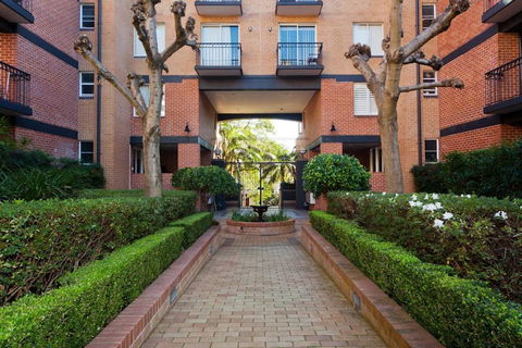 2 Bed Sydney Executive Apt Close To City - Tourism Bookings 3