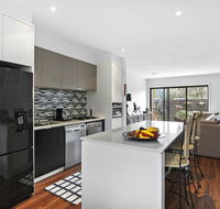 2 Bedroom Townhouse - Family  Corporate Bookings Only - Events Australia
