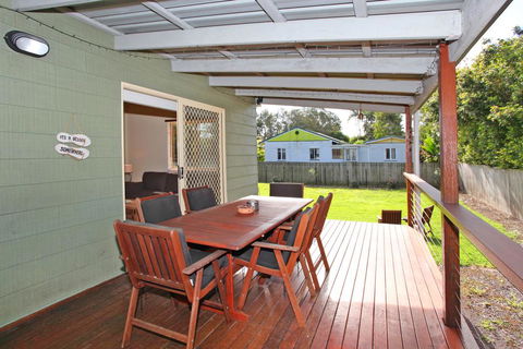 24 Sundew Street, Mudjimba - 500 Bond - Pet Friendly, Linen Supplied, WIFI, Air Cond. - Events Australia 0