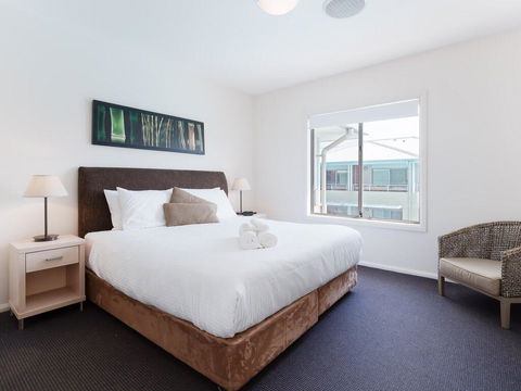 245 'Pacific Blue', 265 Sandy Point Rd - Air Conditioned Unit With Resort Facilities And Linen Supplied - Tourism Bookings 1