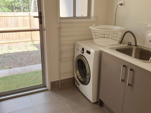 26 Satinwood Drive- Low Set Modern, Sleeps 8 - Tourism Bookings 1