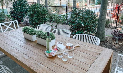 Carindale, 10,19 Dowling Street - Ground Floor Unit Close To Pool And Tennis Court, Wi-Fi, Foxtel, Linen And Bed Making Supplied - Events Australia 1