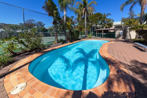 Carindale, 10,19 Dowling Street - Ground Floor Unit Close To Pool And Tennis Court, Wi-Fi, Foxtel, Linen And Bed Making Supplied - Events Australia 0