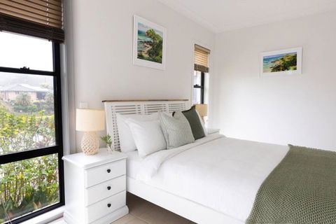 CABA17 - Waterfront Home With A Pool! - Events Australia 3