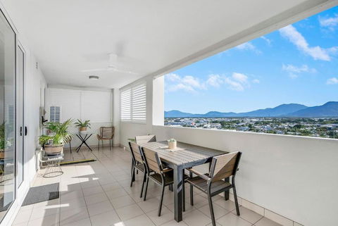 Cairns City Escape - Elevated Modern Haven With Pool - Events Australia 1