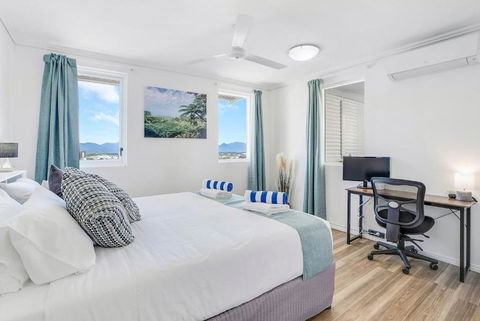 Cairns City Escape - Elevated Modern Haven With Pool - Events Australia 2