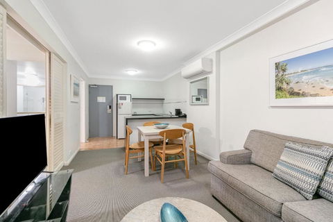 Calypso Plaza Resort Unit 306 - Events Australia 2