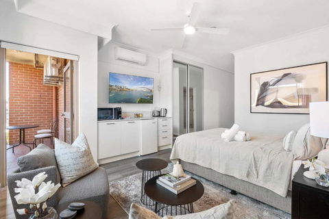 Camperdown Cozy Corner 4 - Events Australia 0