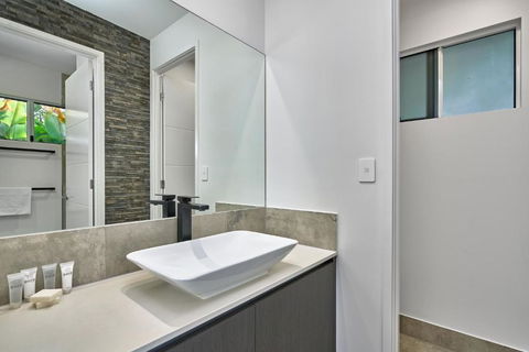 Canopy Views Holiday House With Heated Pool - Events Australia 3