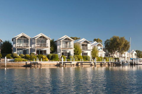 Captains Cove Resort - Waterfront Apartments - Events Australia 0