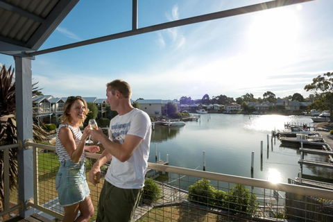 Captains Cove Resort - Waterfront Apartments - Events Australia 3