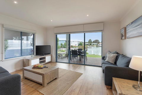 Captains Cove Resort - Waterfront Apartments - Events Australia 2