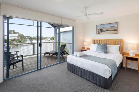 Captains Cove Resort - Waterfront Apartments - Events Australia 1