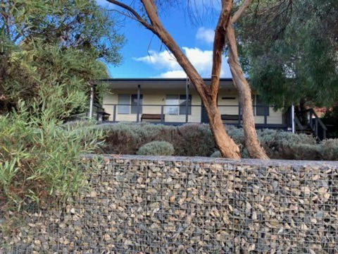 Carnegie House 3 Carnegie St Port Elliot - BYO Linen - Events Australia 1