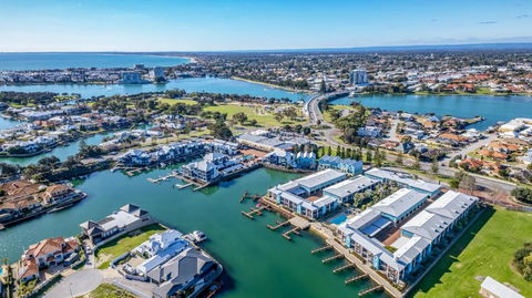 C Mandurah Apartment Resort - Events Australia 0