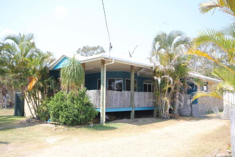 CASTAWAY BEACH HOUSE- NO Parties - NO Pets - Events Australia 0