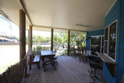 CASTAWAY BEACH HOUSE- NO Parties - NO Pets - Events Australia 3