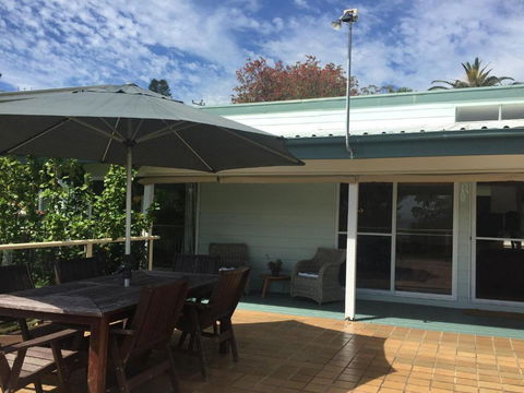 Castaways Beachfront House - Events Australia 1