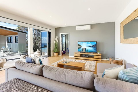 Castaways Beach Escape - Events Australia 4