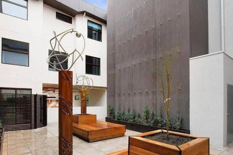 Caulfield Elegance: Chic Abode - Events Australia 3