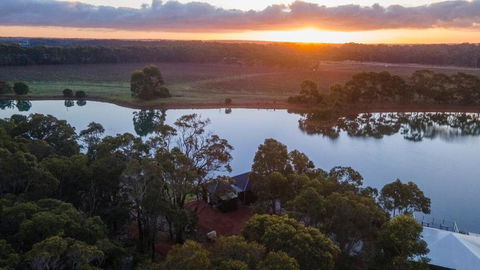 Caves Road Vineyard Retreat - Events Australia 0