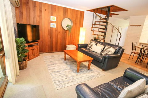 Cedar Holiday Units - Apartment 3 - Events Australia 2