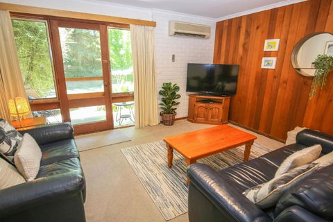 Cedar Holiday Units - Apartment 3 - Events Australia 4