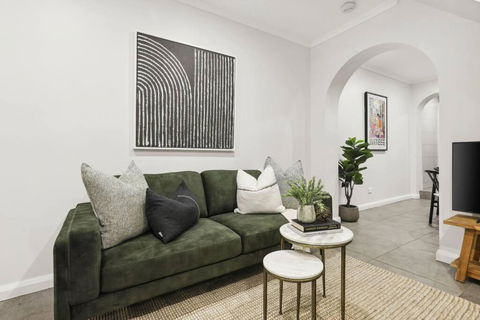 Central 2BR Terrace Home In Trendy Surry Hills - Events Australia 1