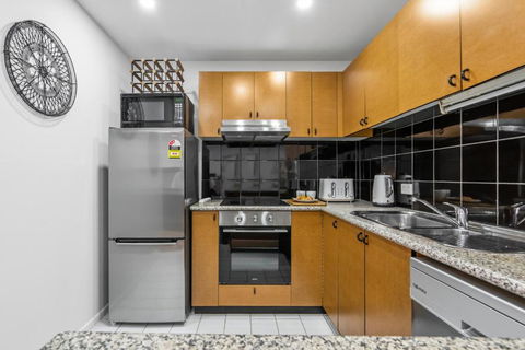 Central City Chic - Sleeps 6, Free Parking - Events Australia 3