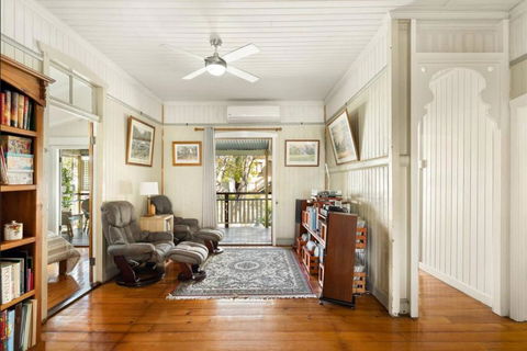 Central, Cozy, Yard - Bedroom 2 - Events Australia 0