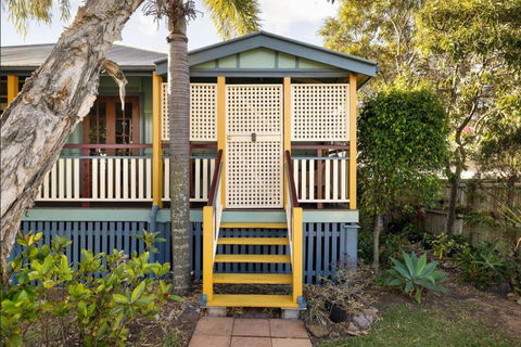 Central, Cozy, Yard - Bedroom 2 - Events Australia 1