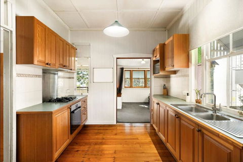 Central, Cozy, Yard - Bedroom 2 - Events Australia 3