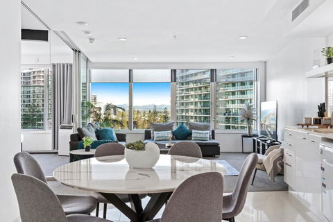 Central Surfers Paradise Family Retreat - Events Australia 2