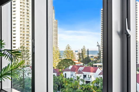 Central Surfers Paradise Family Retreat - Events Australia 4